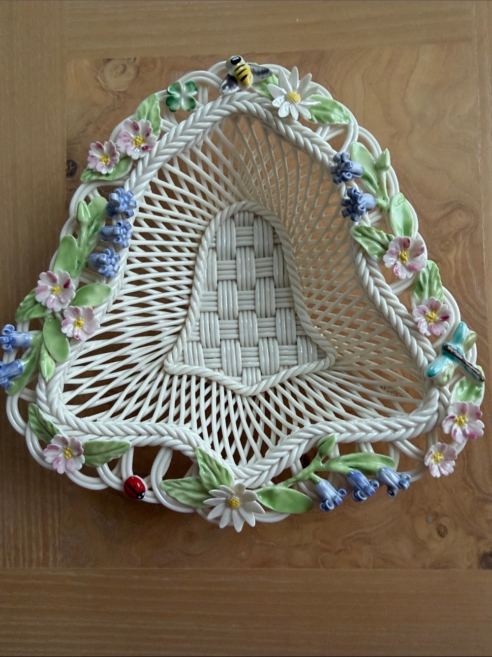 Belleek Hand Crafted Ivory Woven Bell  Basket with flowers Bee and Lady bag - Picture 4 of 6